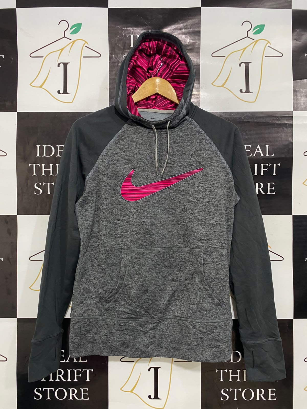 NIKE |M| BUST 20| A27| GREY & PINK VIBRANT SWOOSH ATHLETIC HOODED SWEATSHIRT