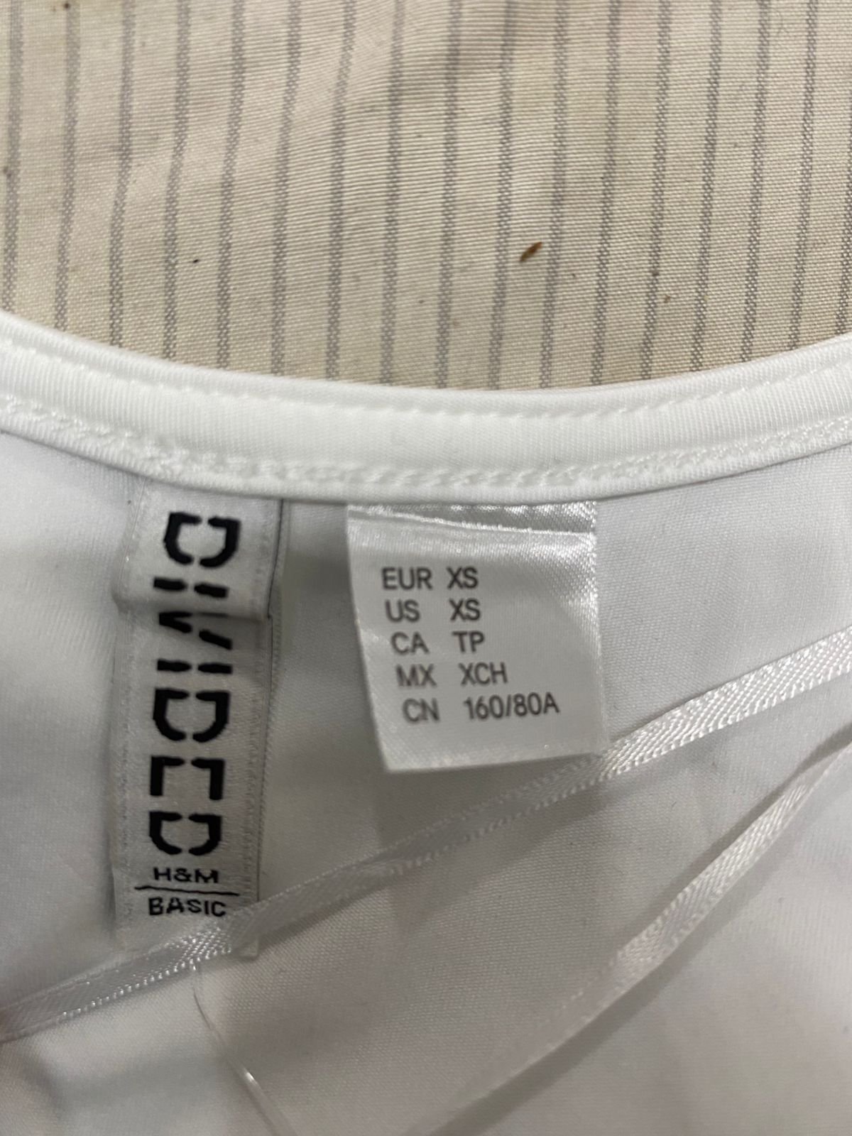 H&M |XS| BUST 12| A28| CLASSIC WHITE SQUARE-NECK LONG-SLEEVE CROP TOP