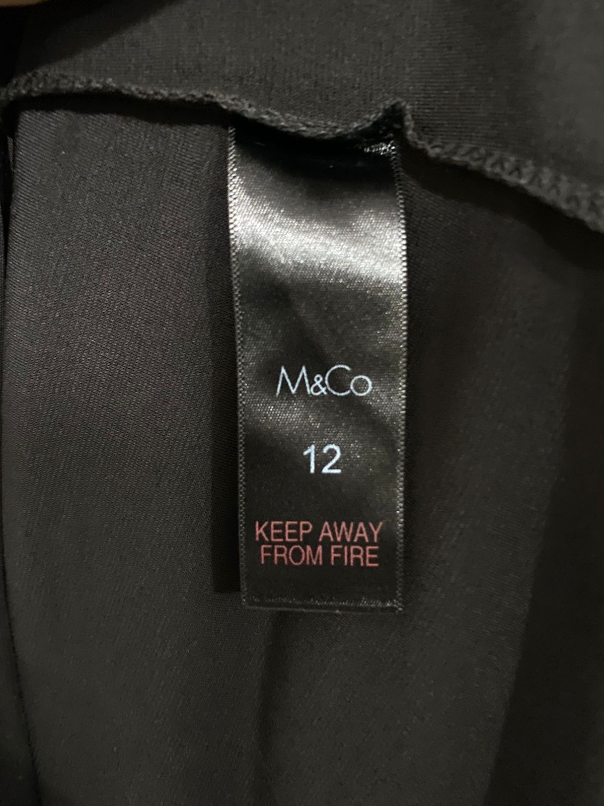 M&CO |M| BUST 17| A28| ELEGANT BLACK & NUDE LACE-ACCENT SLEEVELESS FORMAL MAXI DRESS