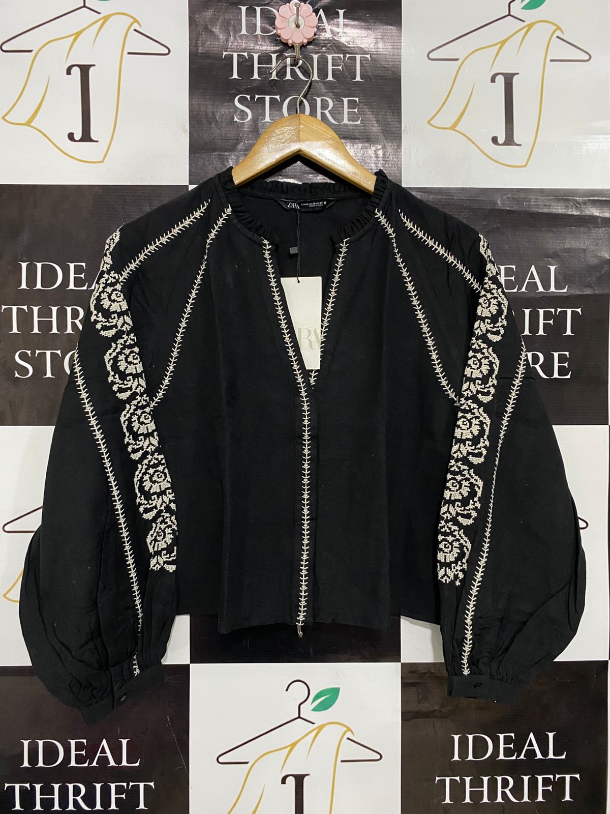 ZARA |XS| BUST 19| A28| BLACK & WHITE EMBROIDERED BOHO LONG-SLEEVE BLOUSE