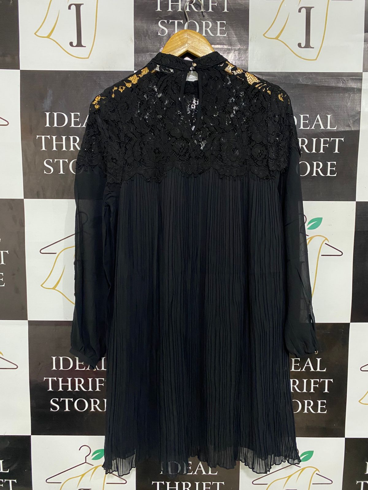 V BY VERY |L| BUST 19| A28| ELEGANT BLACK LACE-YOKE PLEATED LONG-SLEEVE MINI DRESS