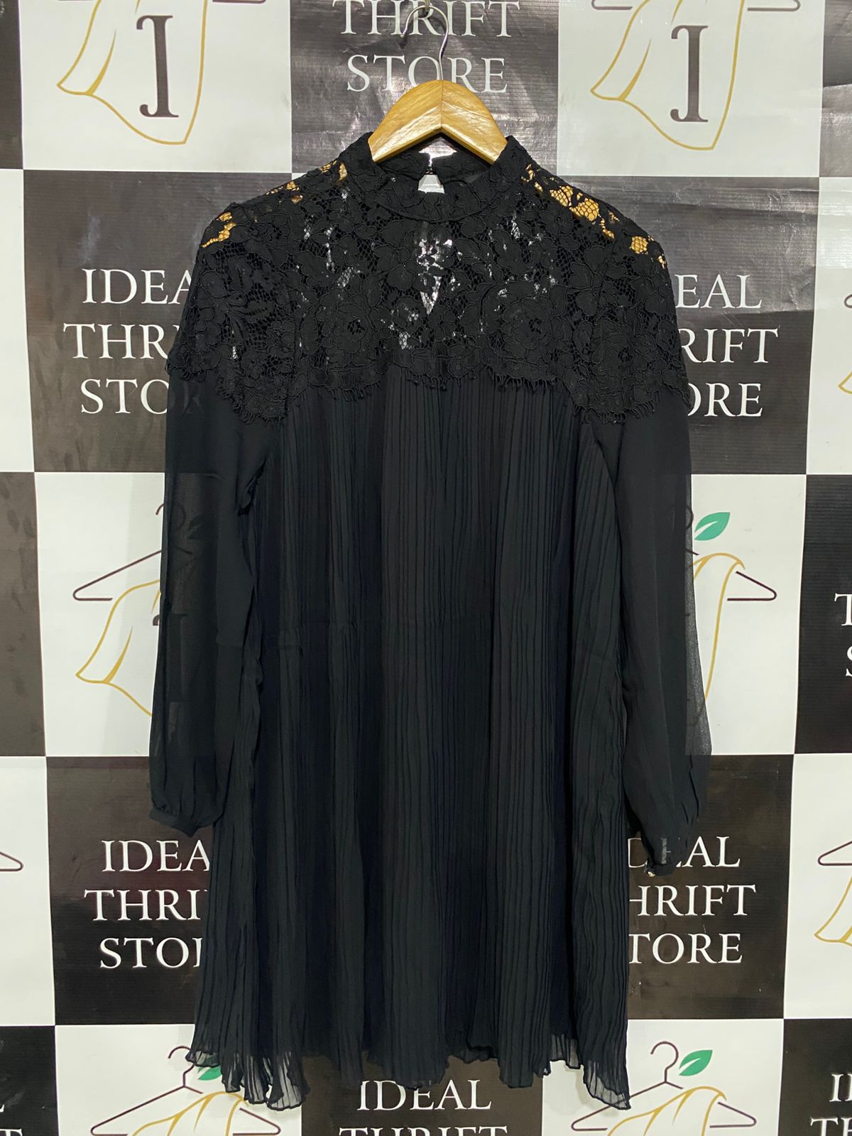 V BY VERY |L| BUST 19| A28| ELEGANT BLACK LACE-YOKE PLEATED LONG-SLEEVE MINI DRESS