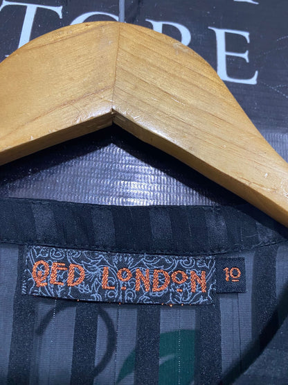QED LONDON |M| BUST 18| A28| BLACK STRIPED TIE-NECK BUTTON-FRONT MIDI SHIRT DRESS / TUNIC