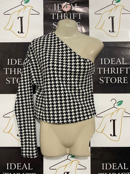 |M| BUST 17| A28| BLACK & WHITE HOUNDSTOOTH ONE-SHOULDER LONG-SLEEVE CROP TOP