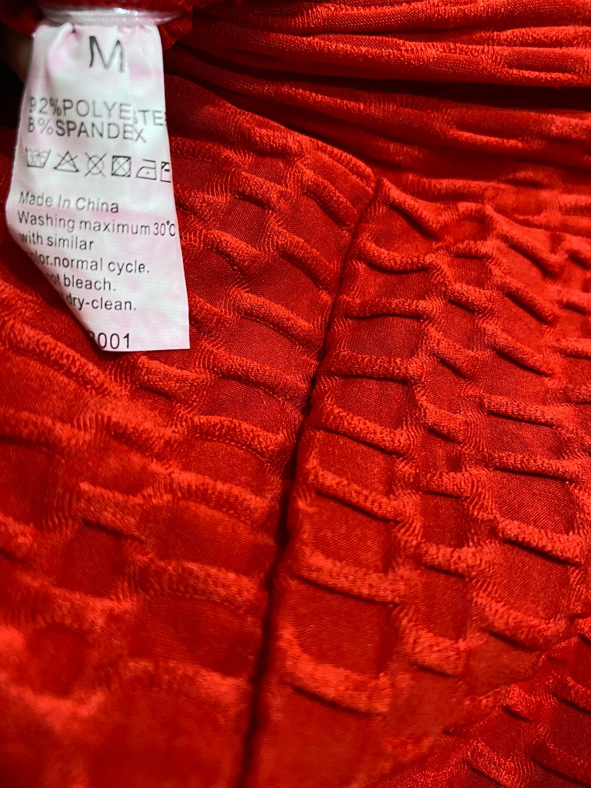 |M| WAIST 24| A28| VIBRANT RED TEXTURED ANTI-CELLULITE HIGH-WAISTED ATHLETIC LEGGINGS