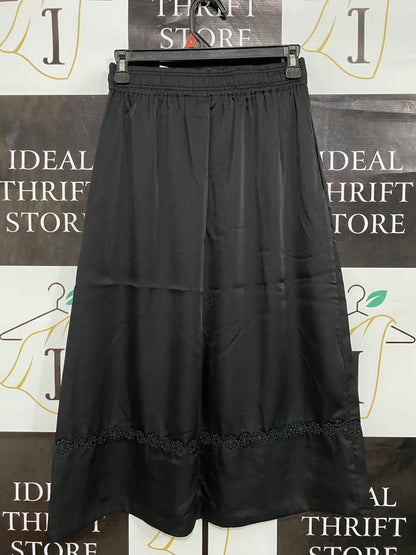 H&M |XS| WAIST 24| A28| BLACK SATIN FLORAL EMBROIDERED HEM MIDI / MAXI SKIRT