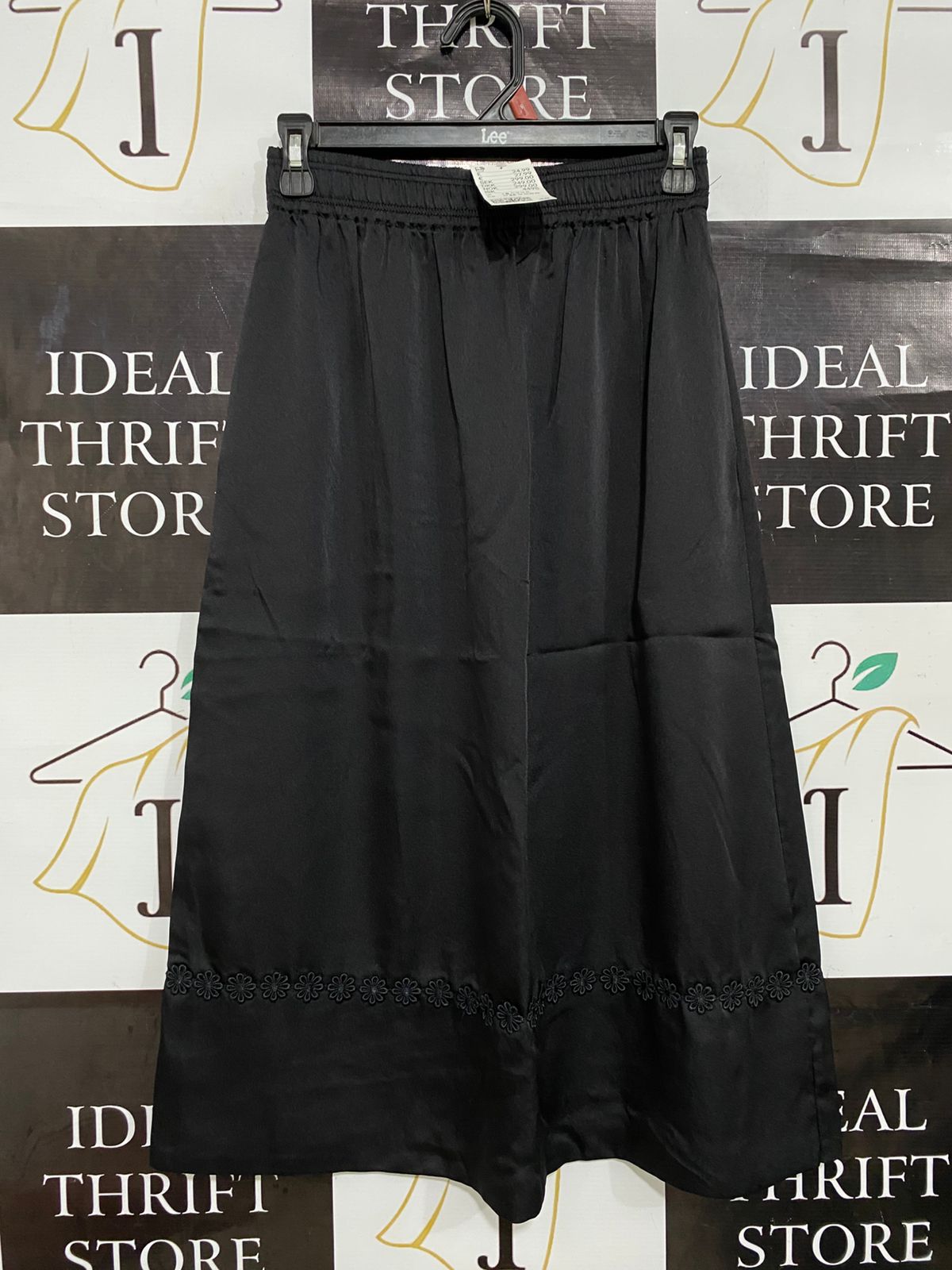 H&M |XS| WAIST 24| A28| BLACK SATIN FLORAL EMBROIDERED HEM MIDI / MAXI SKIRT