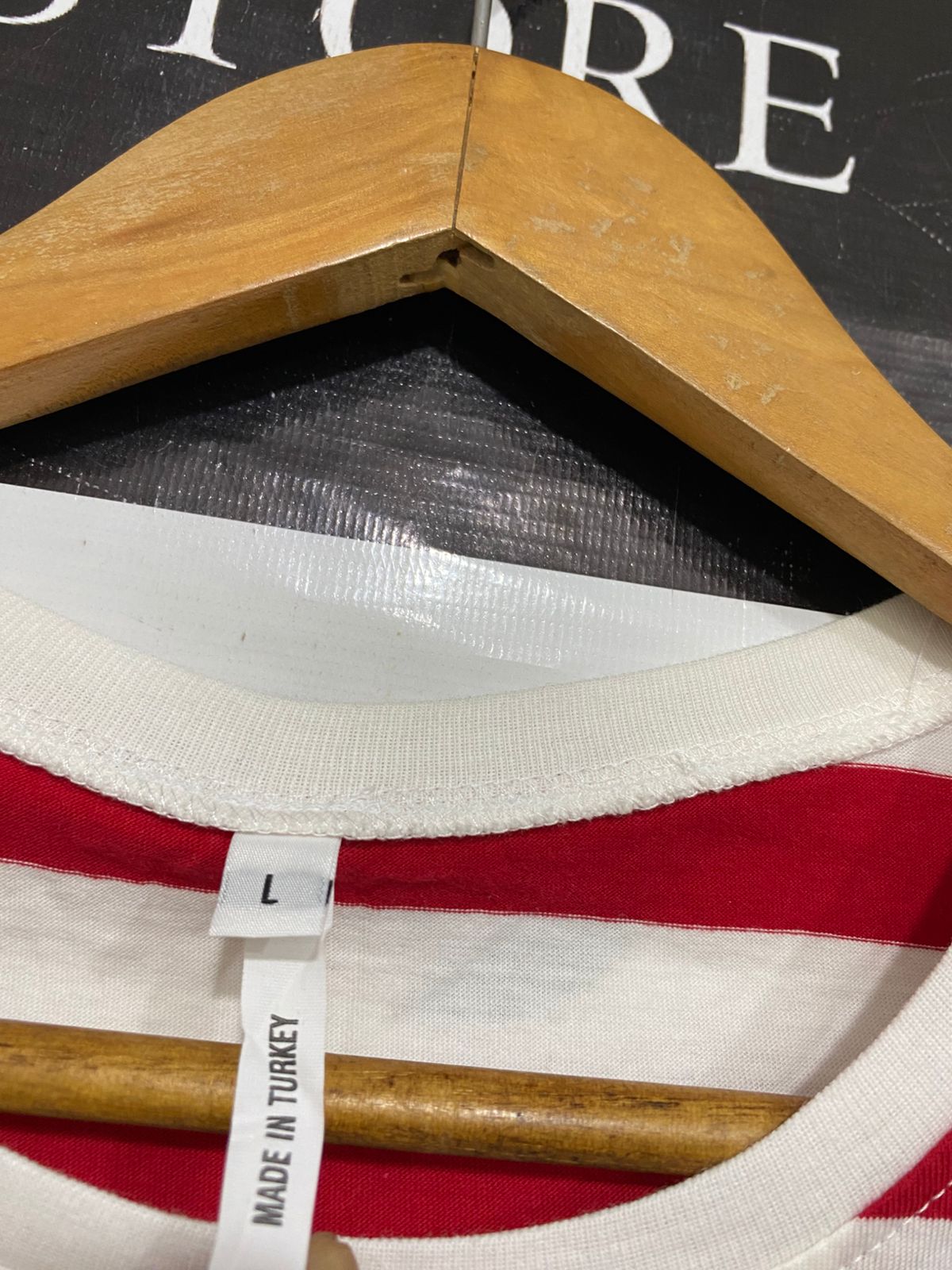 CONTINENTAL |M| BUST 18| A28| RED & WHITE HORIZONTAL STRIPED CREW-NECK T-SHIRT