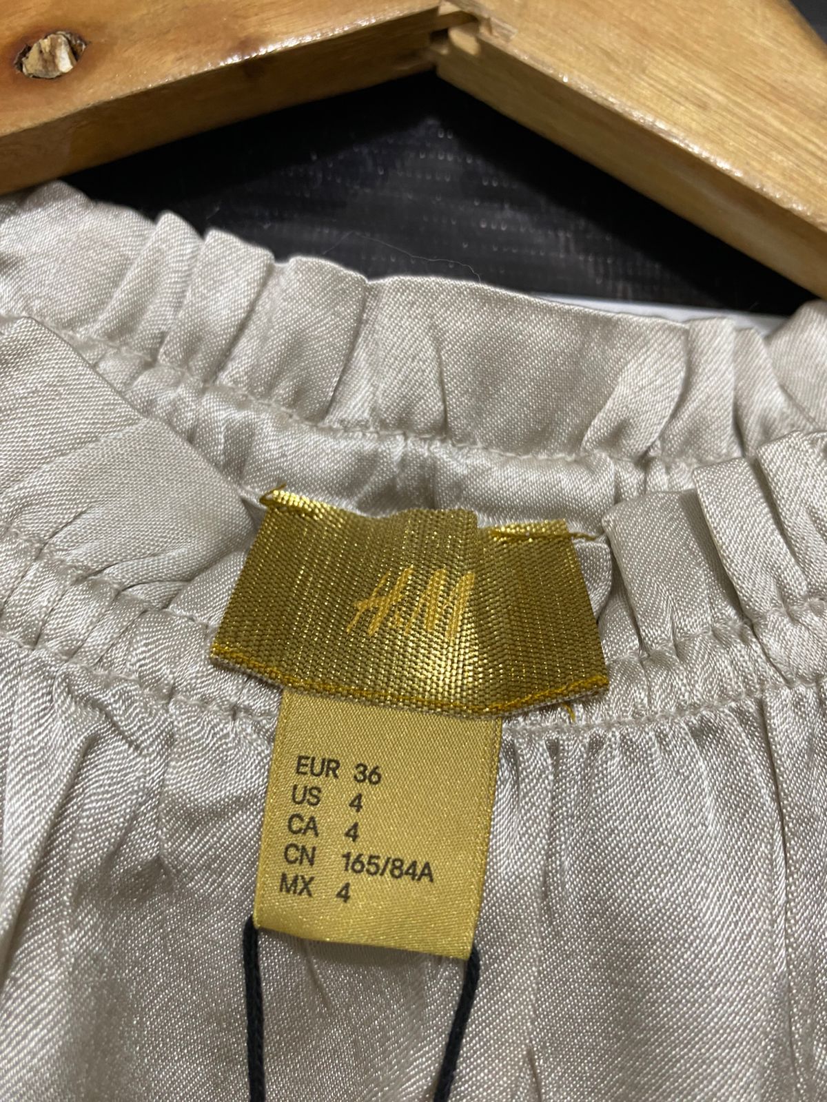 H&M |XS| BUST 18| A28| CHAMPAGNE SATIN GATHERED-NECK FLARED-SLEEVE BLOUSE