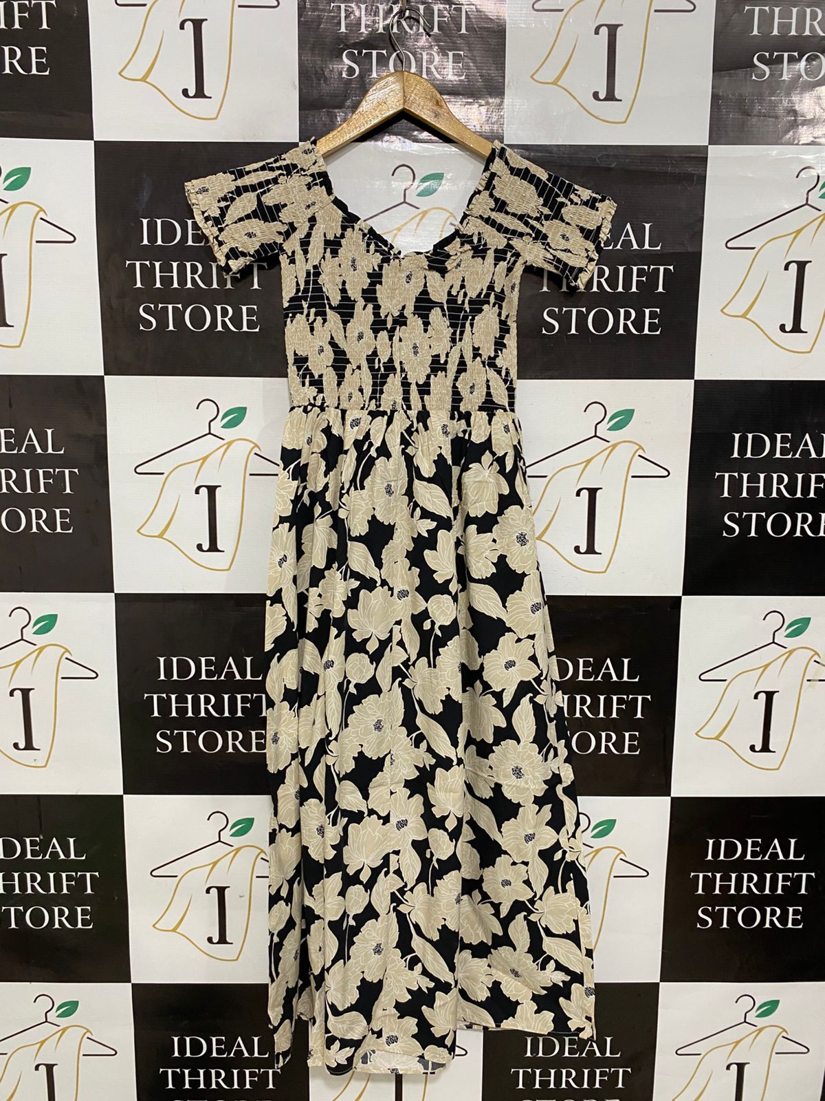 H&M |S| BUST 12| A30| BLACK & BEIGE LARGE FLORAL PRINT SMOCKED SHORT-SLEEVE MIDI DRESS