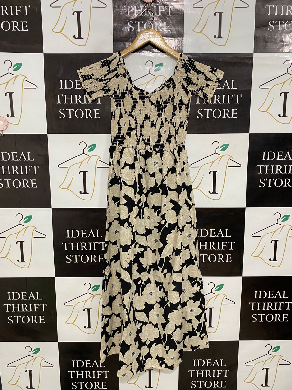 H&M |S| BUST 12| A30| BLACK & BEIGE LARGE FLORAL PRINT SMOCKED SHORT-SLEEVE MIDI DRESS