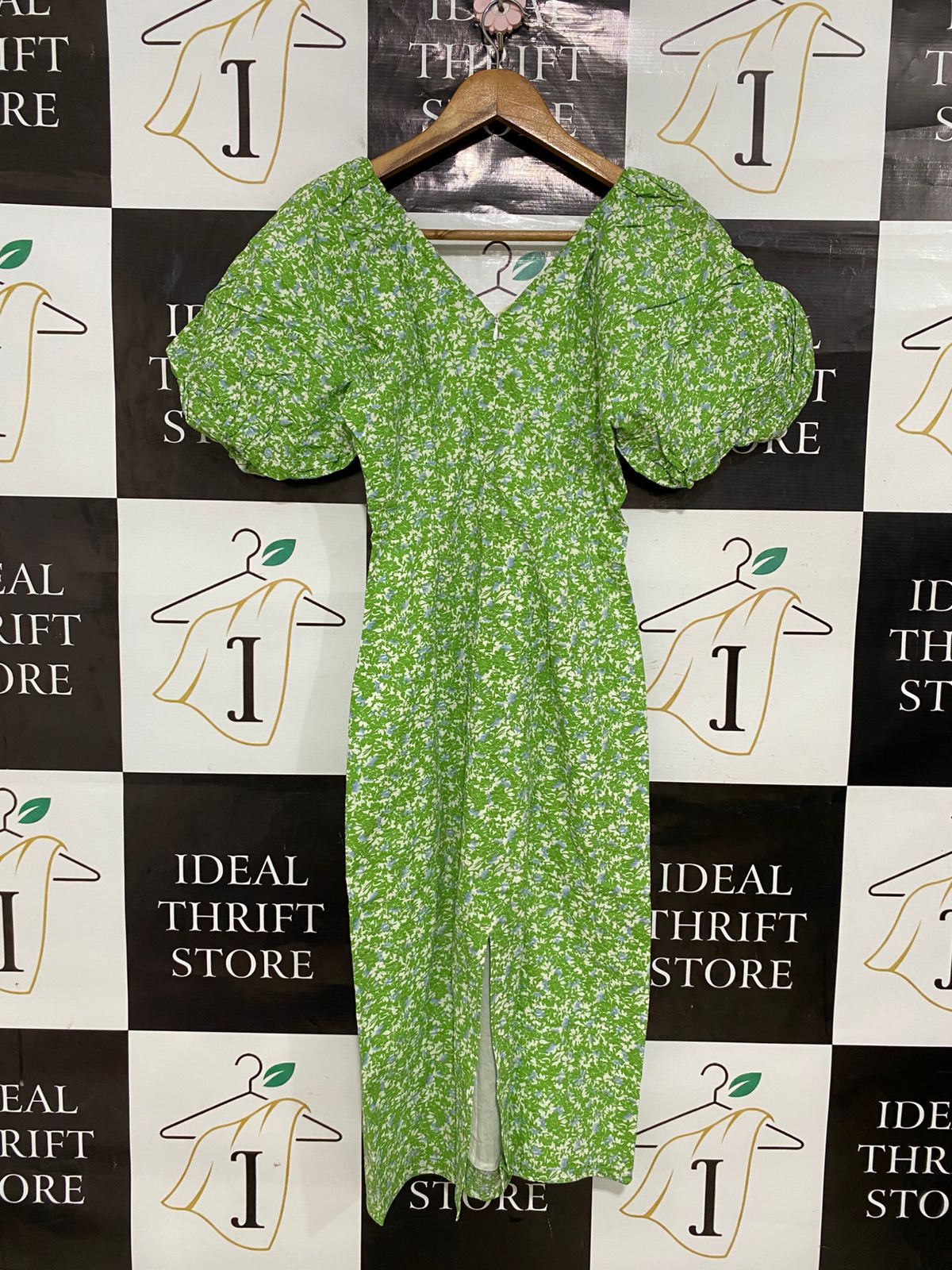 URBAN REVIVO |XS| BUST 14| A30| GREEN & WHITE MICRO-FLORAL PRINT PUFF-SLEEVE V-NECK MIDI DRESS