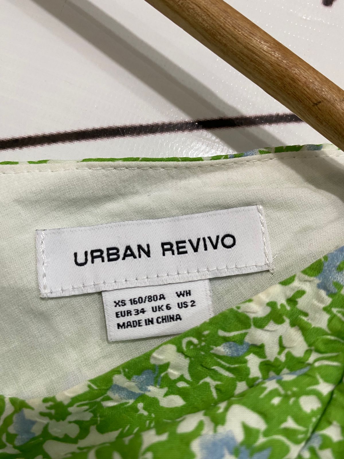 URBAN REVIVO |XS| BUST 14| A30| GREEN & WHITE MICRO-FLORAL PRINT PUFF-SLEEVE V-NECK MIDI DRESS