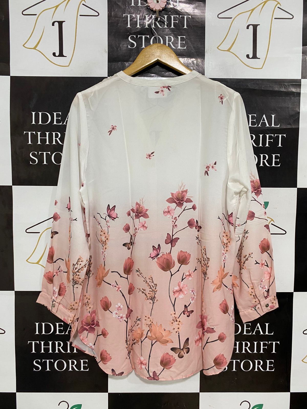 WALLIS |M| BUST 21| A30| WHITE & BLUSH OMBRE FLORAL & BUTTERFLY BUTTON-DOWN TUNIC