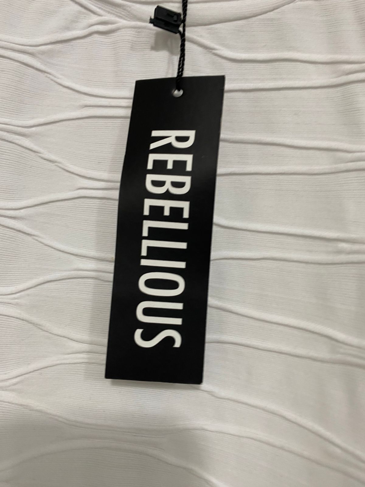 REBELLIOUS |S| BUST 15| A29| WHITE TEXTURED MOCK NECK SLEEVELESS CROP TOP