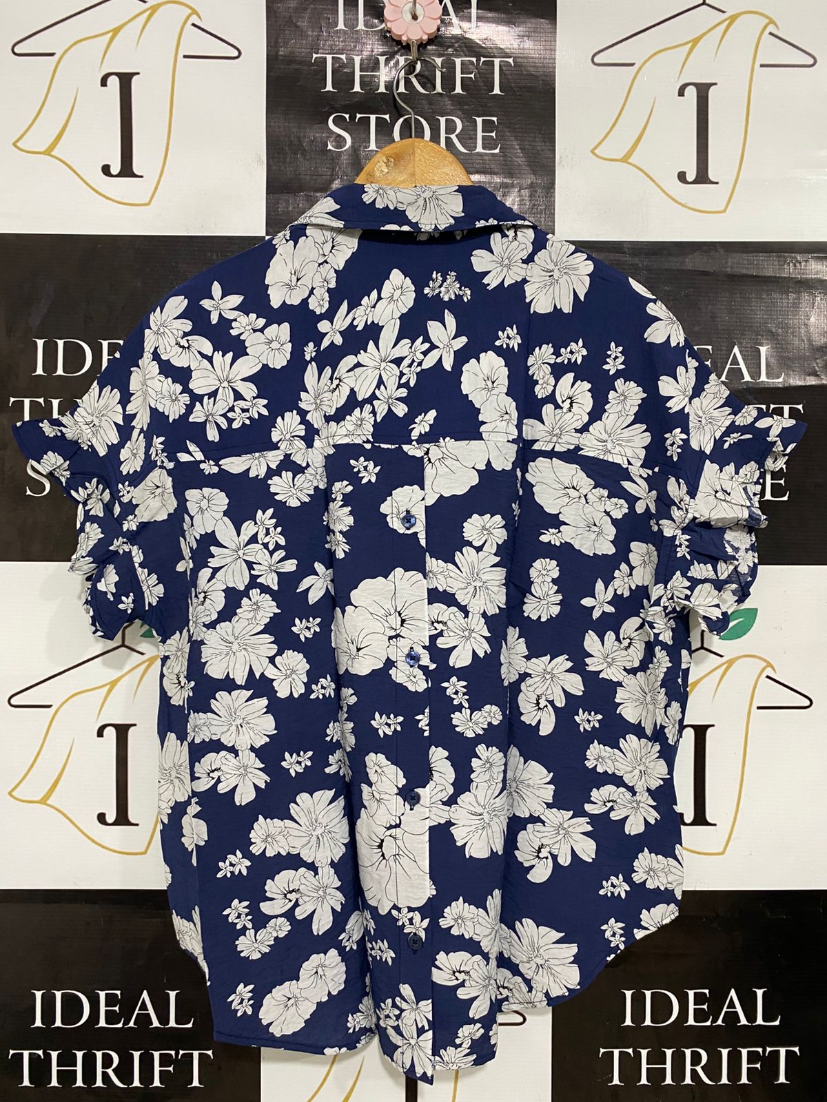 JACHS |S| BUST 23| A29| GIRLFRIEND NEW YORK NAVY & WHITE FLORAL SHORT-SLEEVE SHIRT