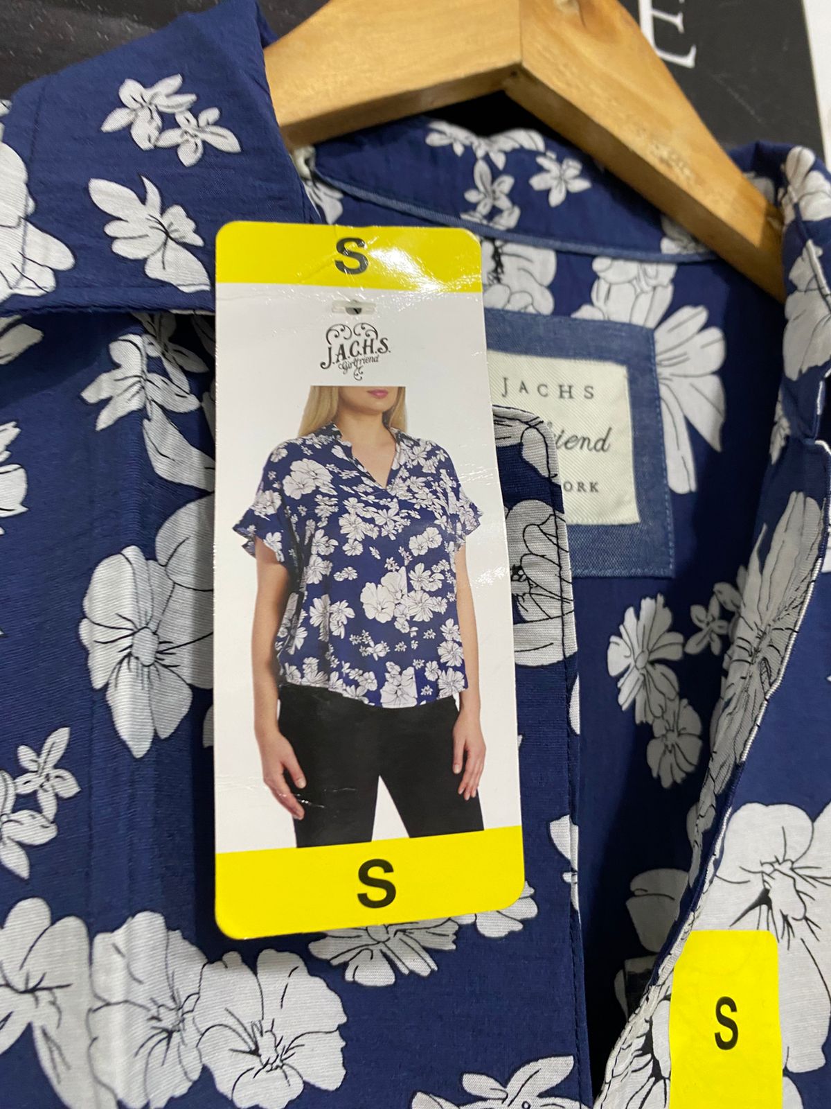 JACHS |S| BUST 23| A29| GIRLFRIEND NEW YORK NAVY & WHITE FLORAL SHORT-SLEEVE SHIRT