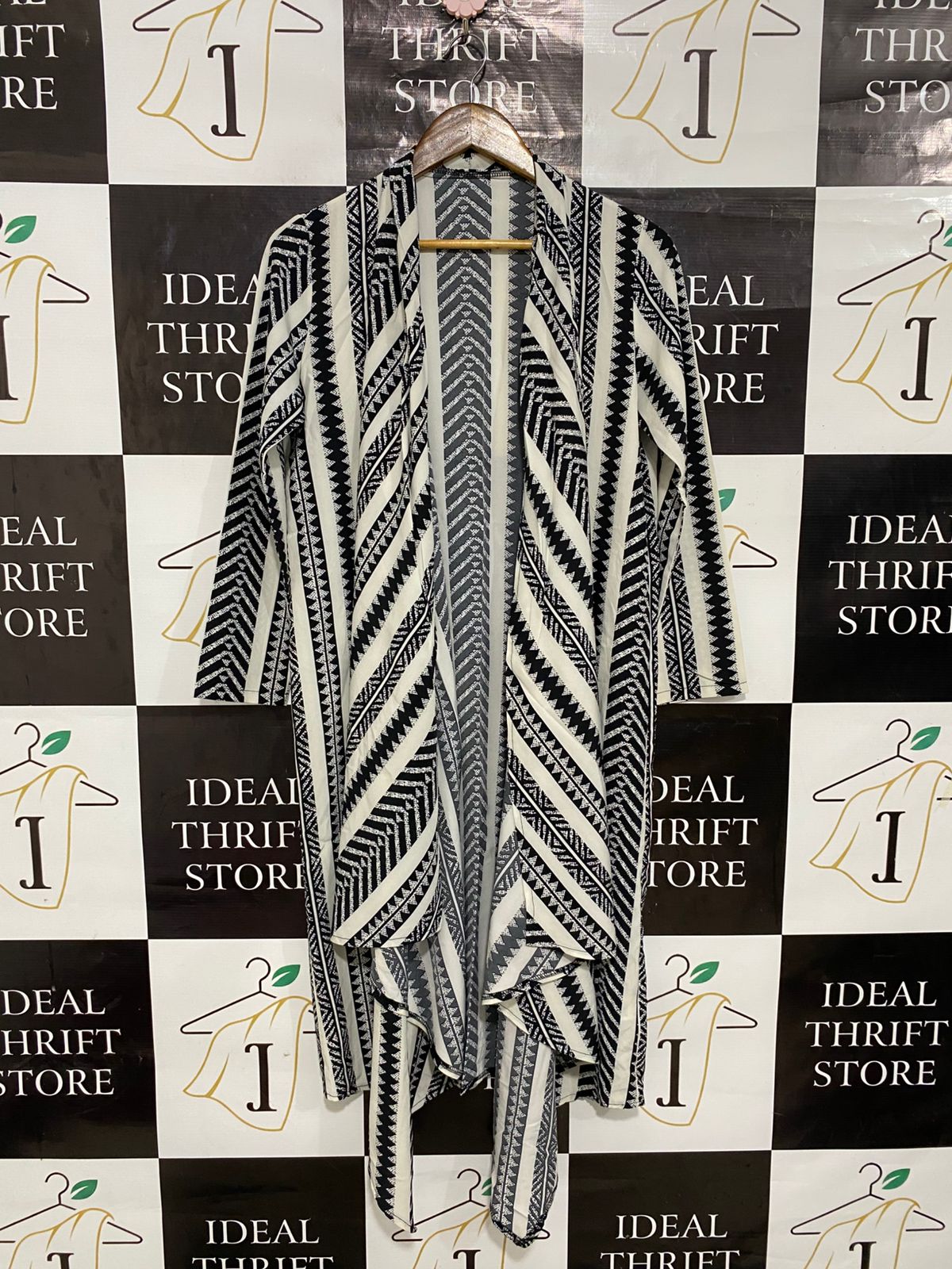 SHEIN |S| BUST 19| A29| BLACK & WHITE AZTEC GEOMETRIC PRINT OPEN-FRONT LONG CARDIGAN