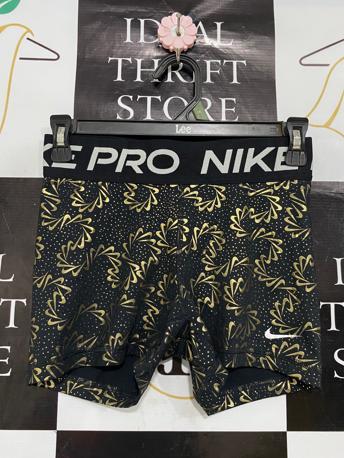 NIKE PRO |S| WAIST 24| A29| BLACK & METALLIC GOLD SWOOSH-SWIRL ATHLETIC BIKER SHORTS