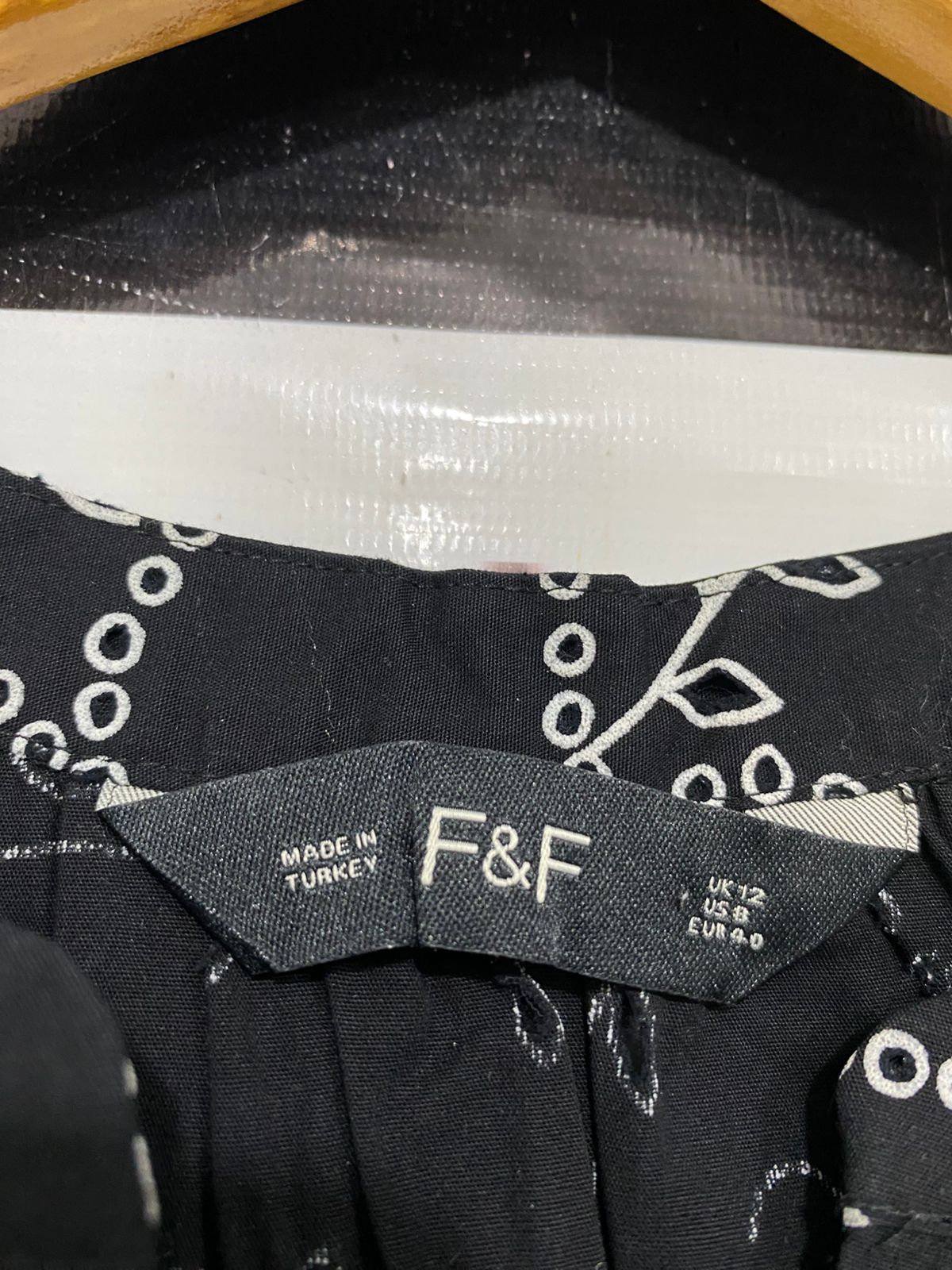 F&F |M| BUST 20| A29| BLACK & WHITE FLORAL EMBROIDERED LONG-SLEEVE BLOUSE
