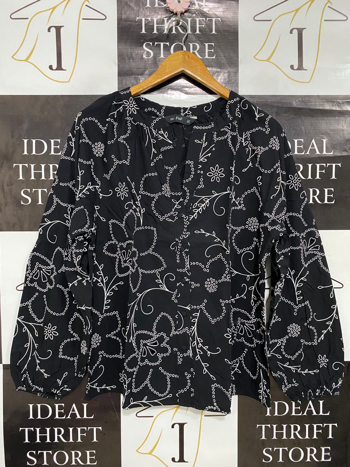 F&F |M| BUST 20| A29| BLACK & WHITE FLORAL EMBROIDERED LONG-SLEEVE BLOUSE