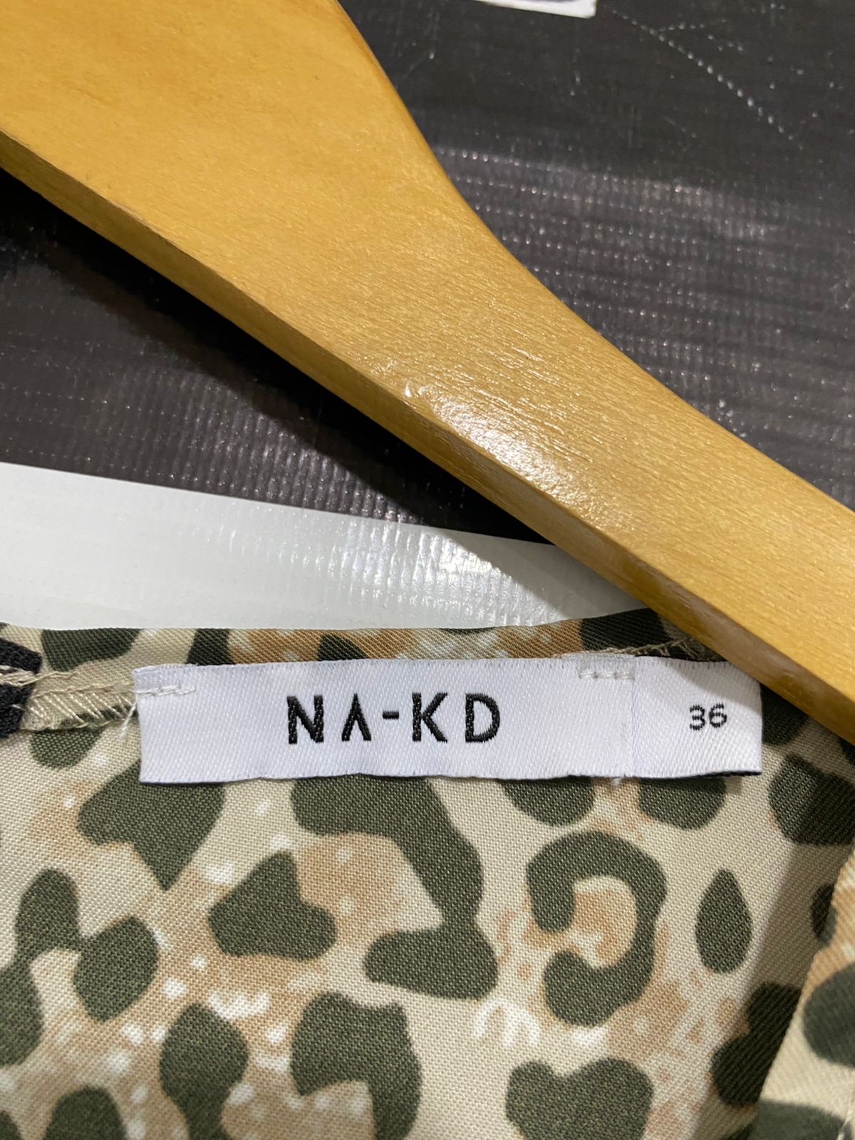 NA KD |S| BUST 16| A29| OLIVE & BEIGE LEOPARD PRINT LONG-SLEEVE RUFFLE MINI DRESS