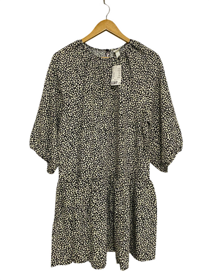 H&M |XS| BUST 21| A31| BLACK & WHITE DAISY FLORAL PRINT TIERED MINI DRESS