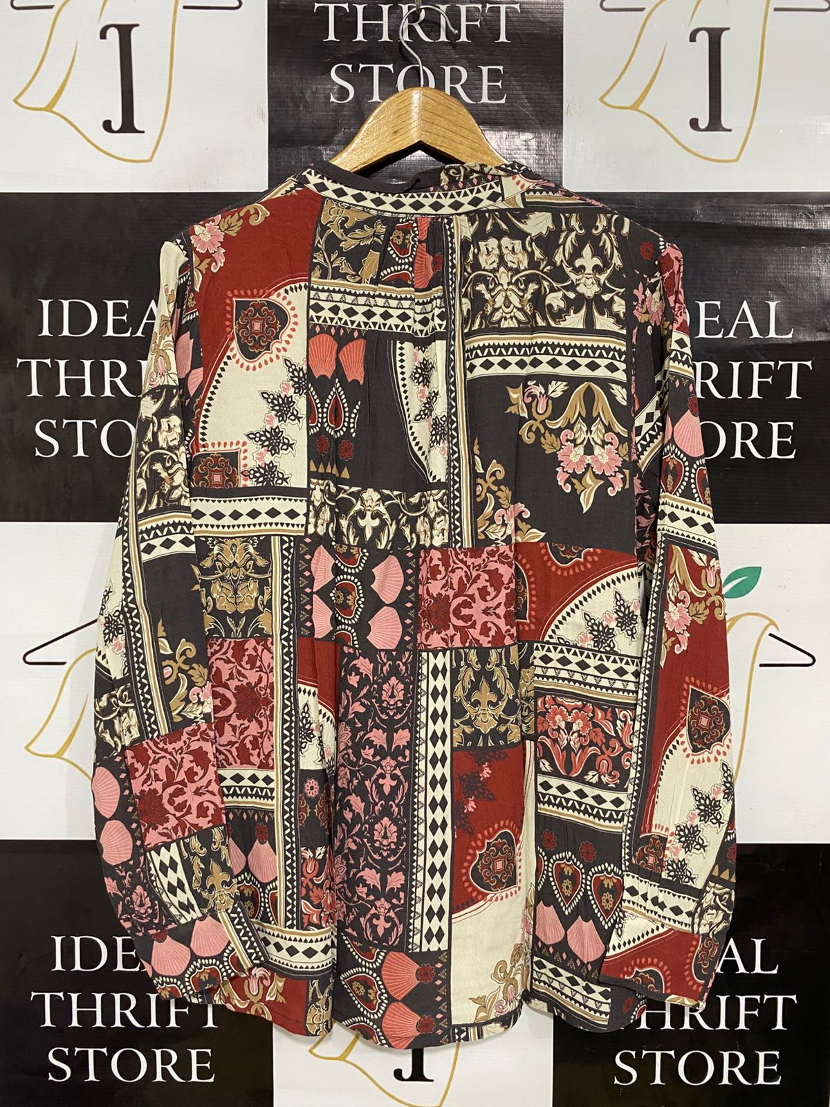 FOIL |L| BUST 21| A31| MULTICOLOR PATCHWORK PRINT LONG-SLEEVE V-NECK BLOUSE