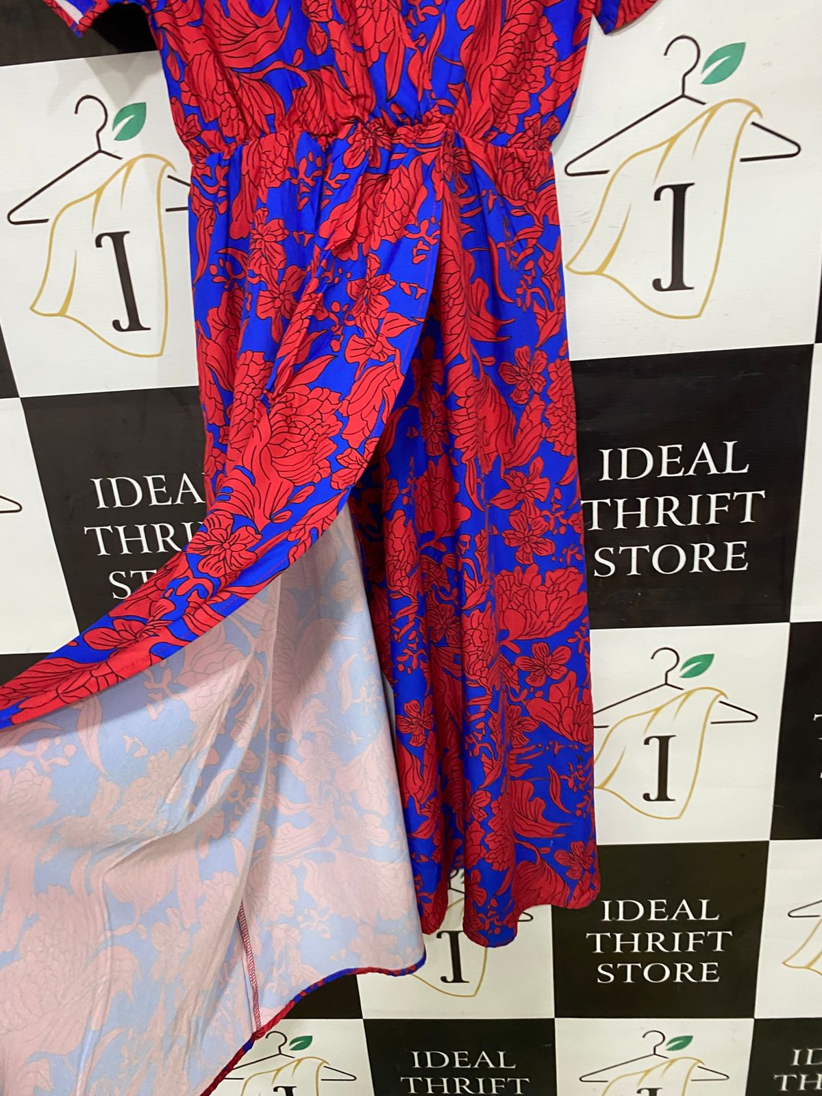 |M| BUST 16| A31| RED & BLUE BOLD FLORAL PRINT V-NECK SHORT-SLEEVE WRAP MIDI DRESS