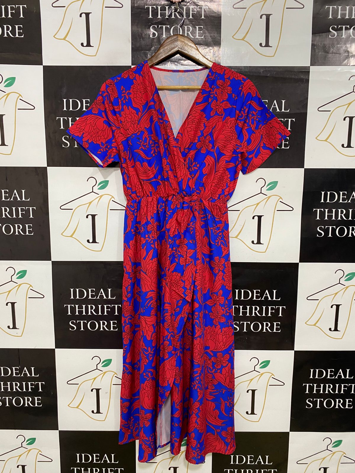 |M| BUST 16| A31| RED & BLUE BOLD FLORAL PRINT V-NECK SHORT-SLEEVE WRAP MIDI DRESS