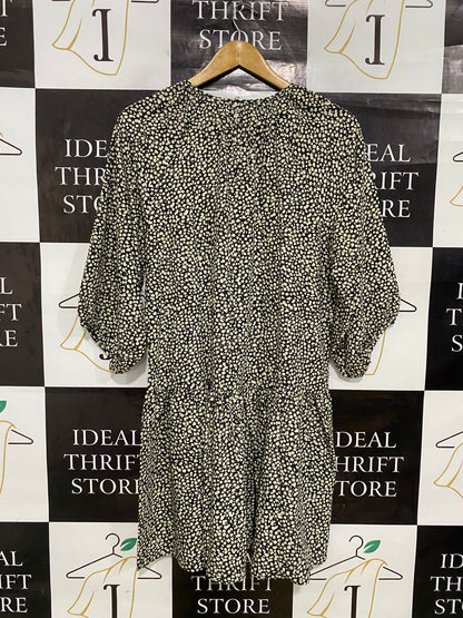 H&M |XS| BUST 21| A31| BLACK & WHITE DAISY FLORAL PRINT TIERED MINI DRESS