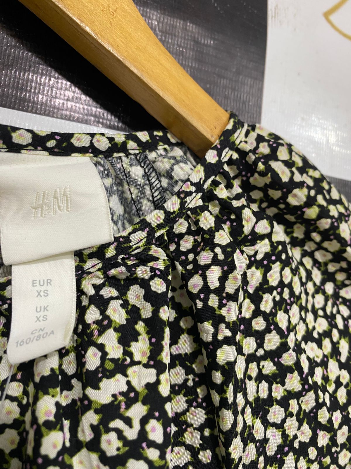 H&M |XS| BUST 21| A31| BLACK & WHITE DAISY FLORAL PRINT TIERED MINI DRESS