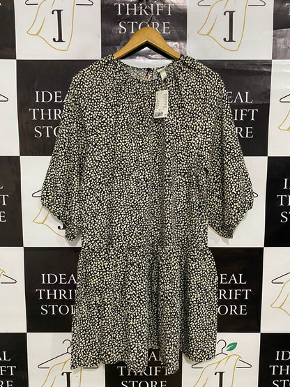 H&M |XS| BUST 21| A31| BLACK & WHITE DAISY FLORAL PRINT TIERED MINI DRESS