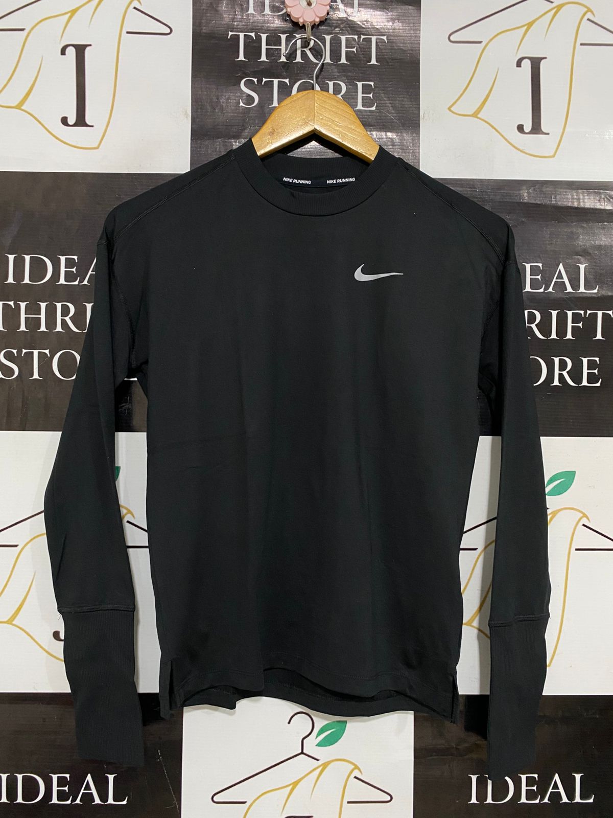 NIKE |XS| BUST 17| A30| RUNNING BLACK LONG-SLEEVE ATHLETIC CREWNECK TOP