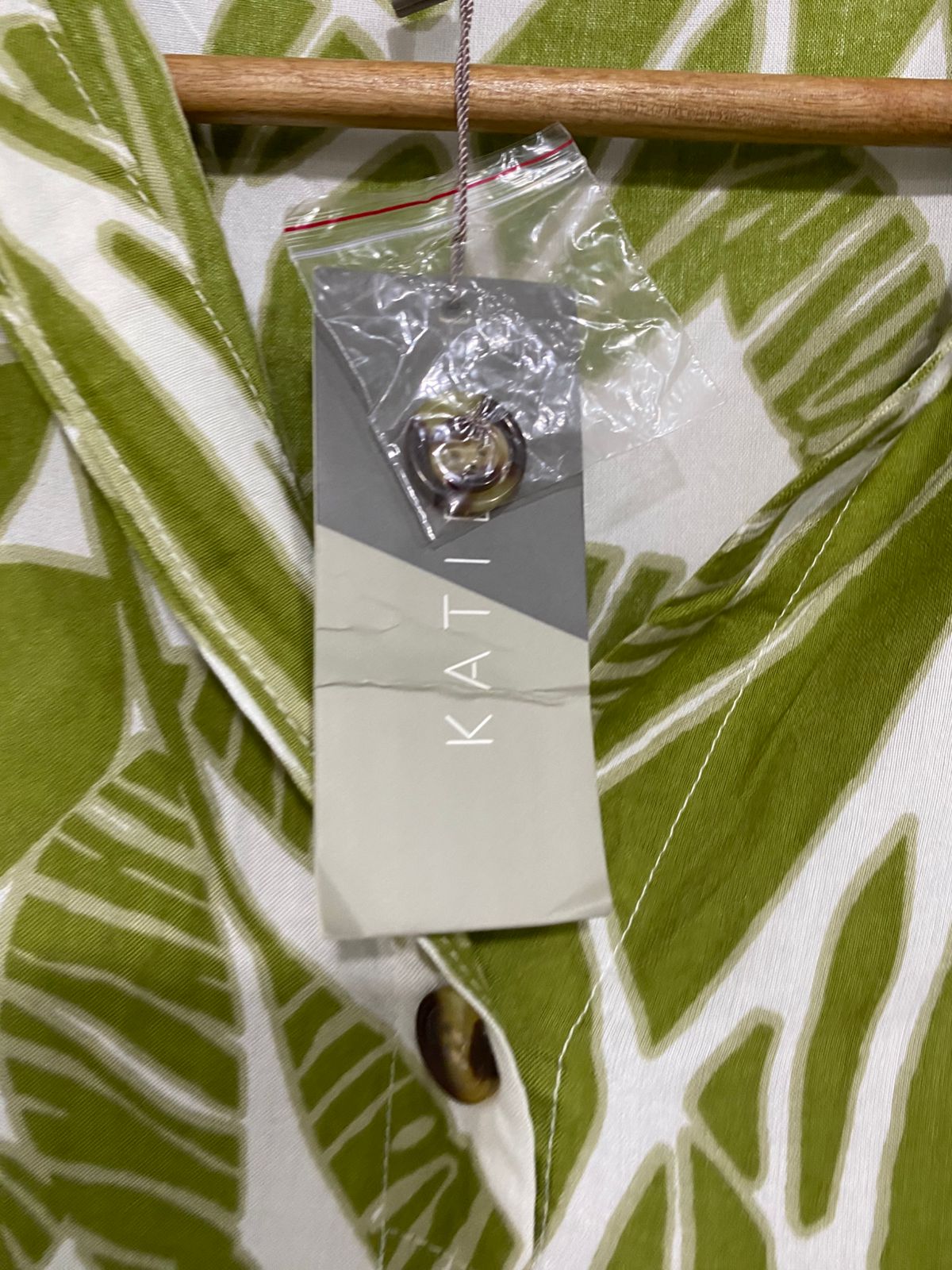KATIES |XL| BUST 25| A30| OLIVE GREEN & WHITE BOTANICAL LEAF PRINT COLLARED TUNIC SHIRT