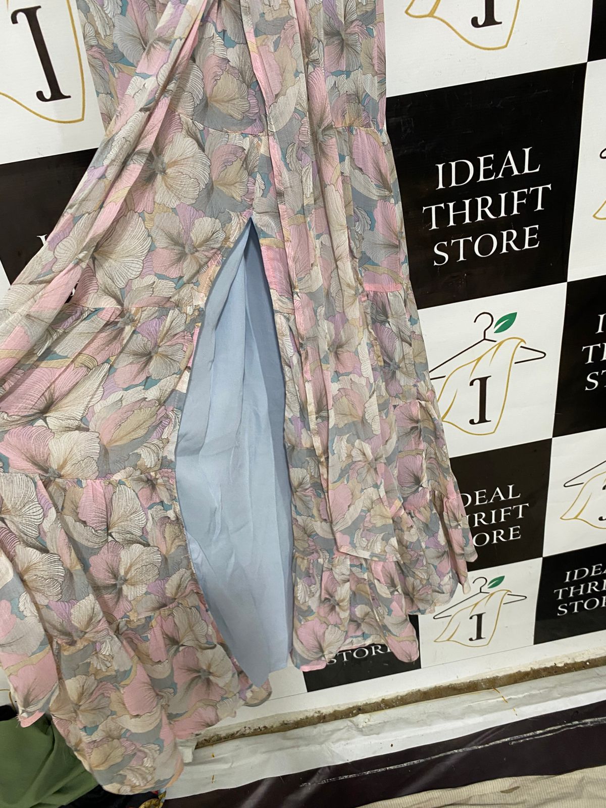 ASTR |S| BUST 15| A30| PASTEL FLORAL V-NECK KNOT-FRONT TIERED MAXI DRESS