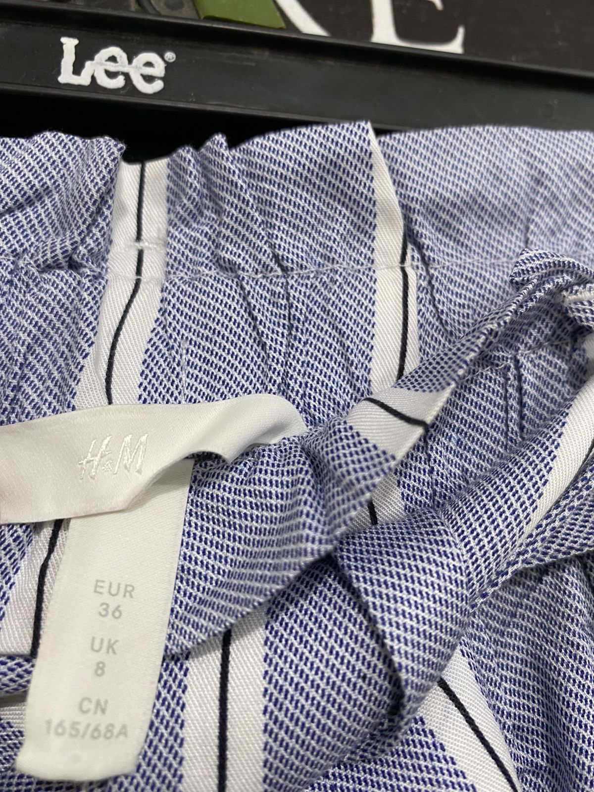 H&M |S| WIAST 26| A30| BLUE & WHITE STRIPED PAPERBAG WAIST WIDE-LEG PANTS