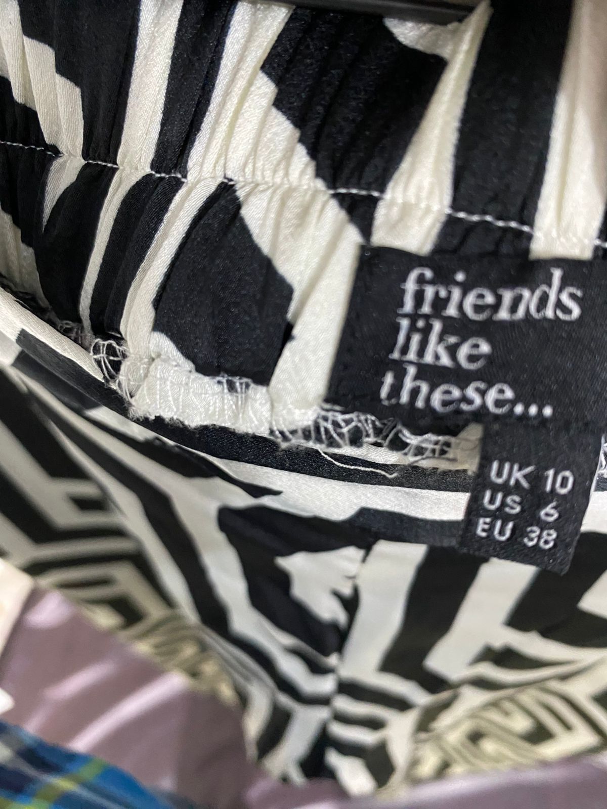 FRIENDS LIKE THESE |XS| WAIST 24| A32| BLACK & WHITE GEOMETRIC PRINT WIDE-LEG TROUSERS