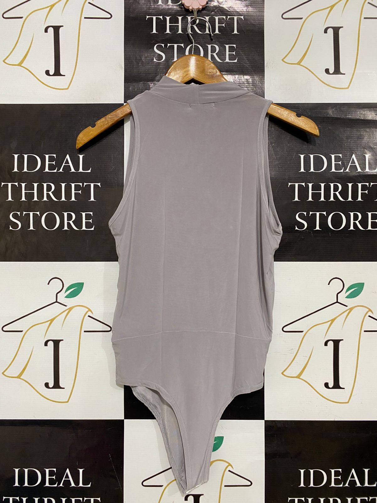 BOOHOO |S| BUST 15| A31| GREY MOCK NECK SLEEVELESS BODYSUIT