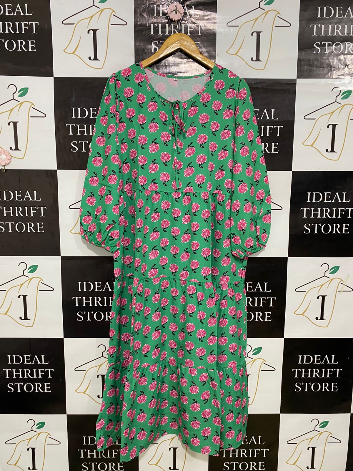 |L| BUST 21| A31| GREEN & PINK ROSE PRINT TIERED MIDI DRESS