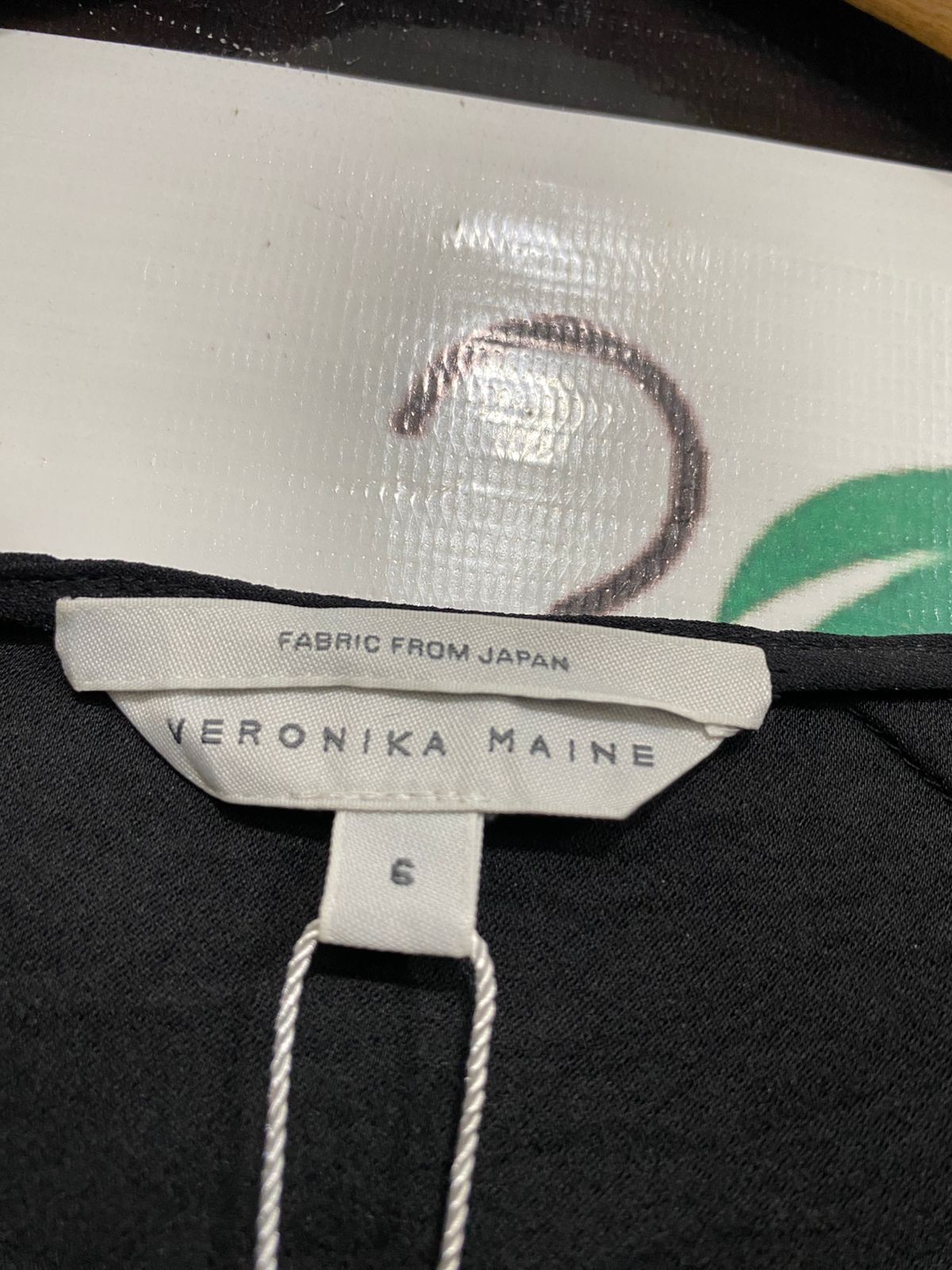 VERONIKA MAINE |S| BUST 17| A31| MAINE BLACK V-NECK TIE-SLEEVE BLOUSE