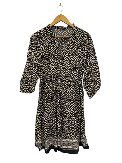 F&F |L| BUST 19| A32| BLACK & BEIGE GEOMETRIC TRIBAL-PRINT V-NECK BELTED MIDI DRESS