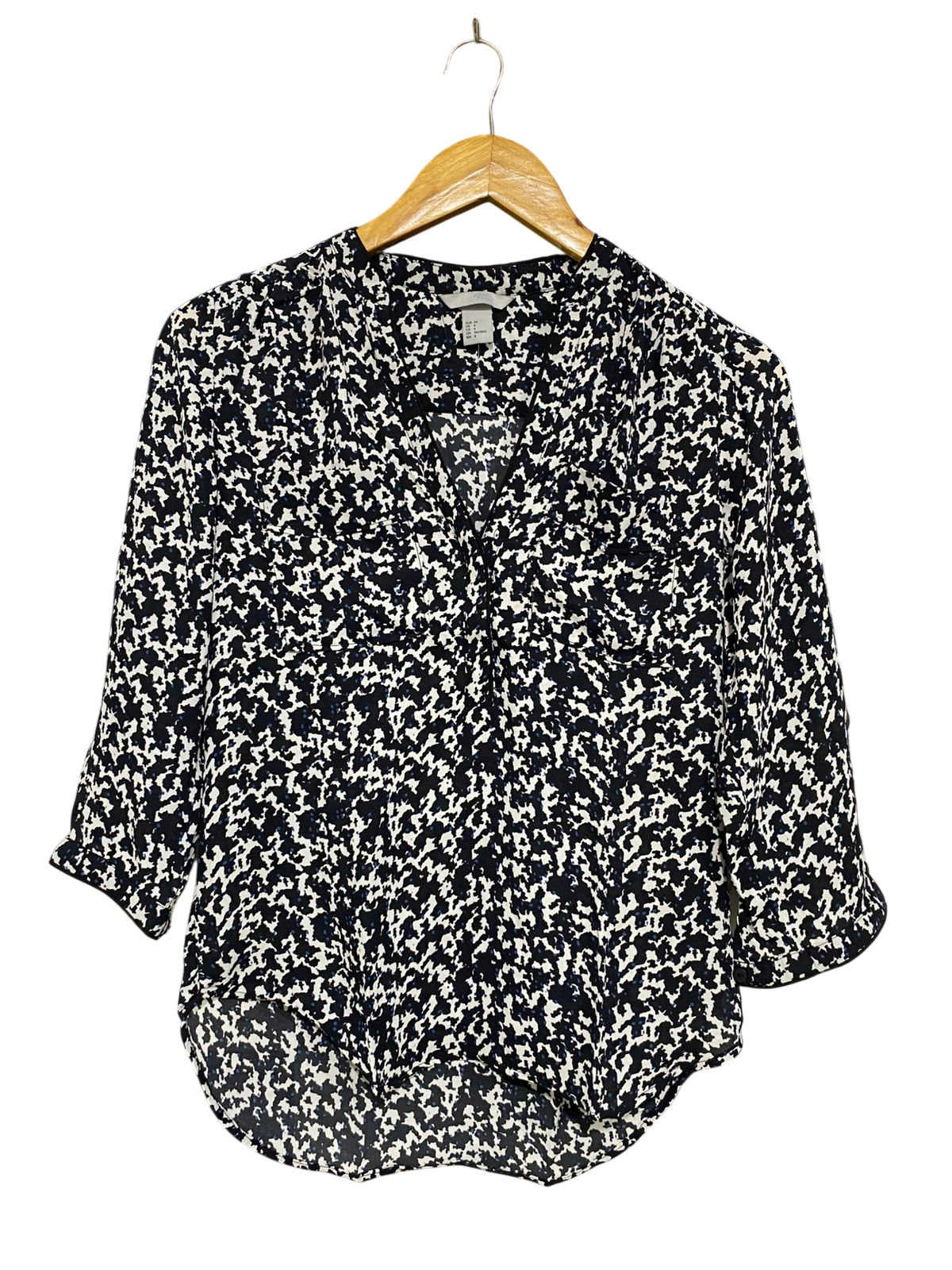 H&M |S| BUST 16| A32| BLACK & WHITE ABSTRACT PRINT V-NECK 3/4-SLEEVE BLOUSE