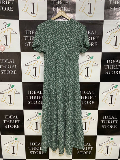 SHEIN |XS| BUST 16| A33| GREEN & WHITE FLORAL V-NECK SHORT-SLEEVE TIERED MIDI DRESS