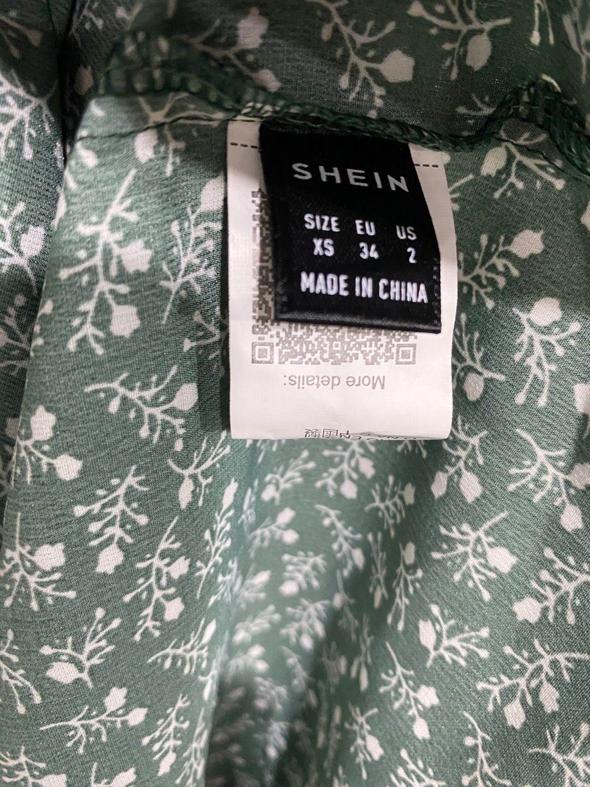 SHEIN |XS| BUST 16| A33| GREEN & WHITE FLORAL V-NECK SHORT-SLEEVE TIERED MIDI DRESS
