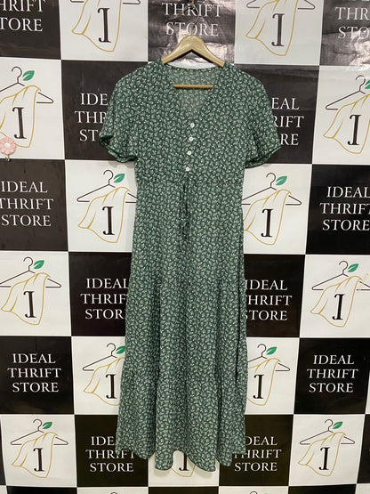 SHEIN |XS| BUST 16| A33| GREEN & WHITE FLORAL V-NECK SHORT-SLEEVE TIERED MIDI DRESS