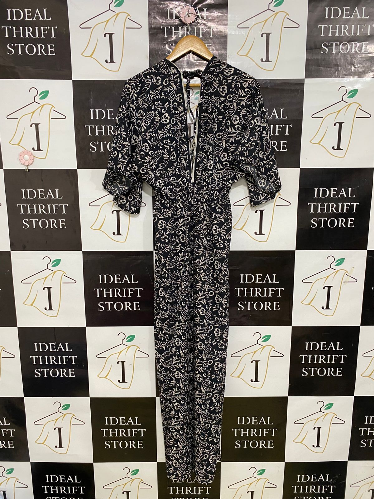 BOOHOO |M| BUST FREE| A33| BLACK & CREAM PAISLEY PRINT V-NECK TIE-BACK MIDI DRESS