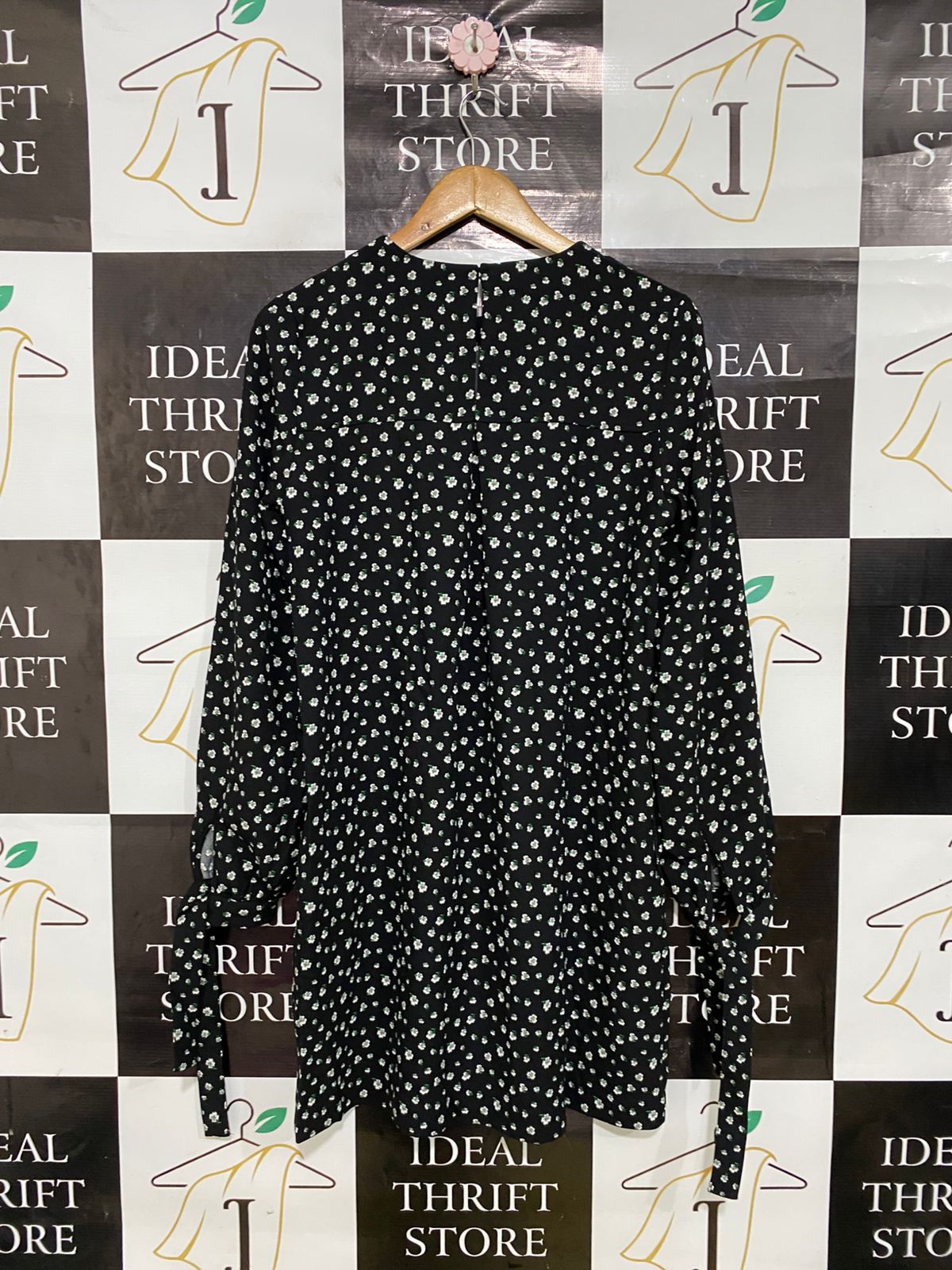H&M |M| BUST 18| A33| BLACK & WHITE FLORAL CREW-NECK TIE-CUFF LONG-SLEEVE MINI DRESS