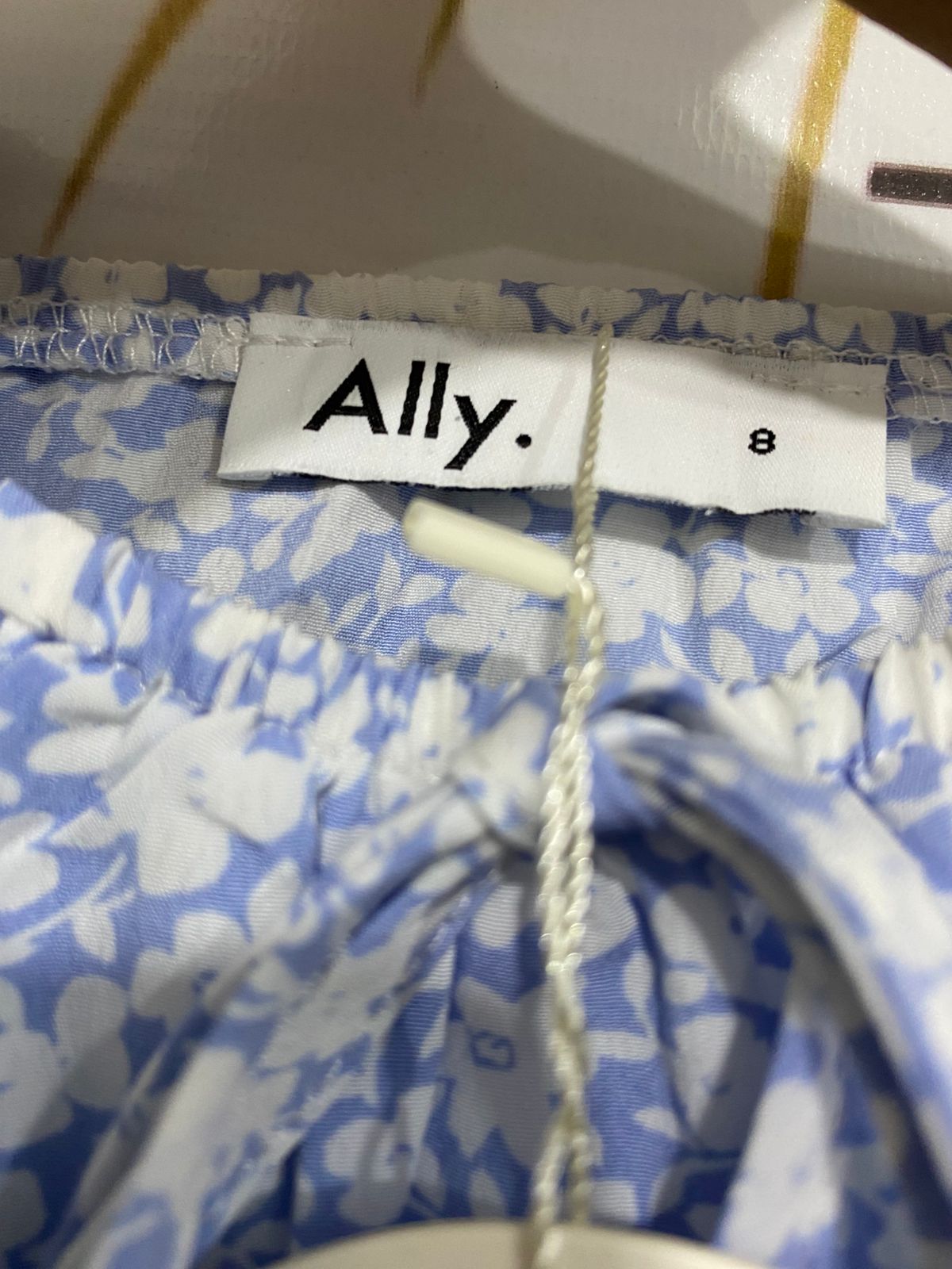 ALLY |S| BUST 13| A32| BLUE & WHITE FLORAL SCOOP-NECK PUFF-SLEEVE PEPLUM TOP