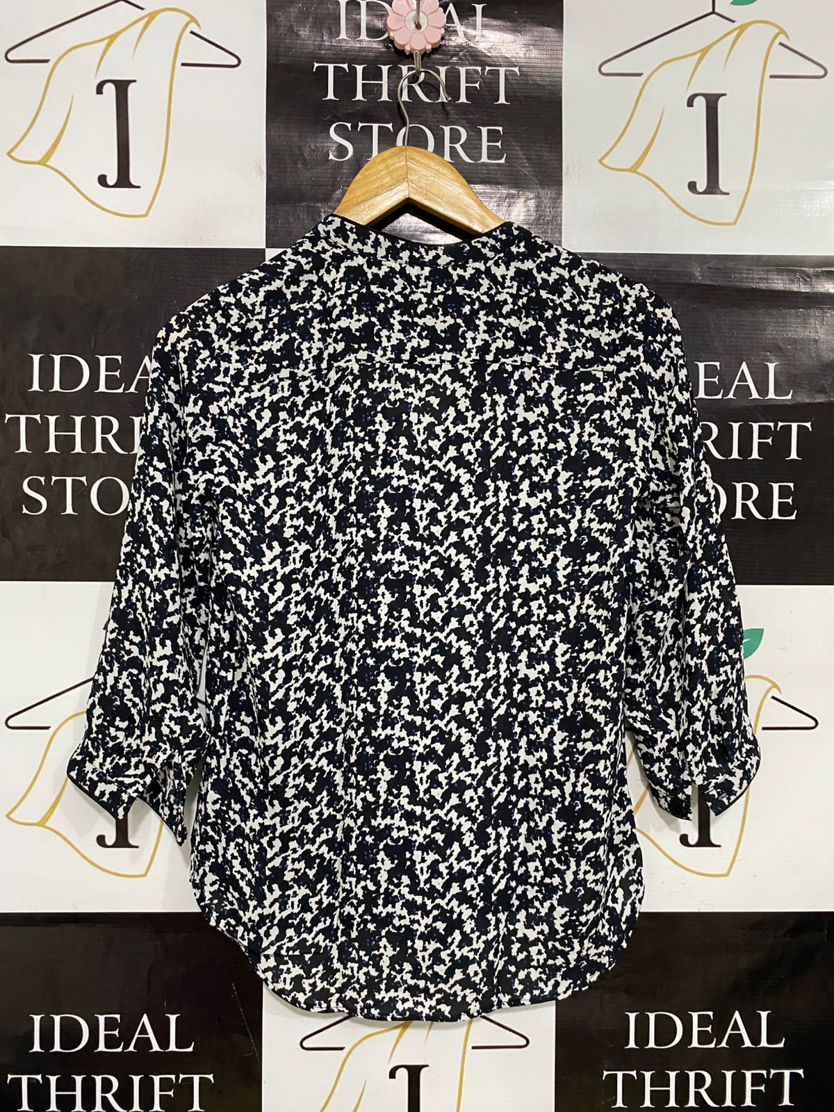 H&M |S| BUST 16| A32| BLACK & WHITE ABSTRACT PRINT V-NECK 3/4-SLEEVE BLOUSE